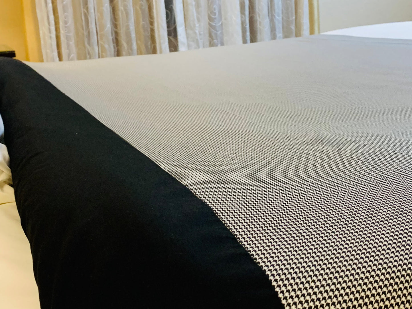 VACACOVÉT™ - color: Houndstooth / Black