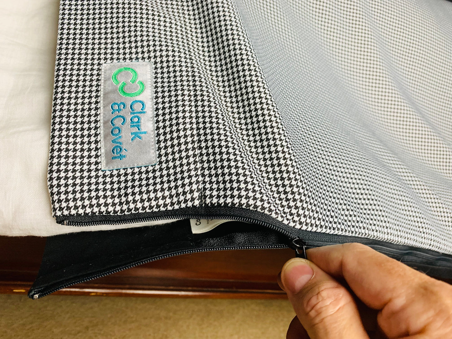 VACACOVÉT™ - color: Houndstooth / Black